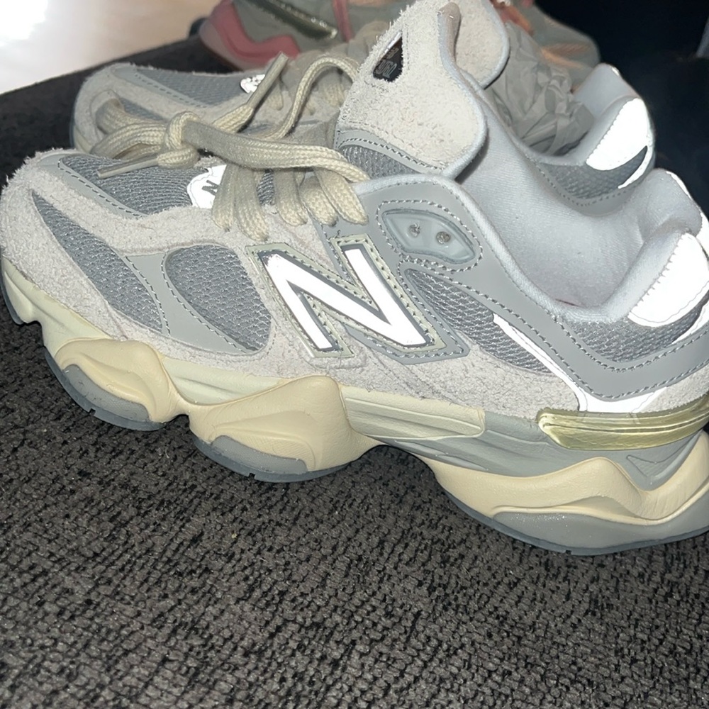 New balance 9060 brand new size 5 gray